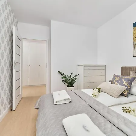Centrum Poludnie With Parking By Renters Apartment *
