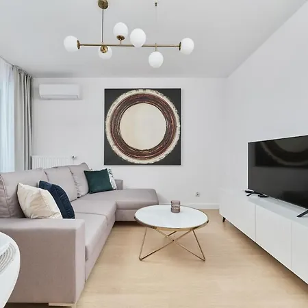 Apartment Centrum Poludnie With Parking By Renters