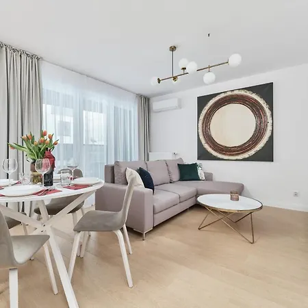 Centrum Poludnie With Parking By Renters Wroclaw