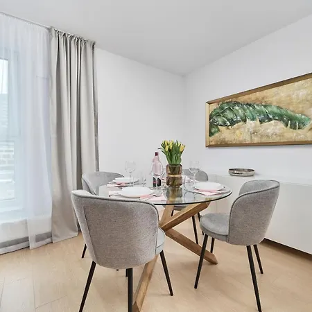 Apartment Centrum Poludnie With Parking By Renters Wroclaw